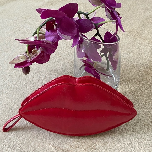 Handbags - Lip Bag